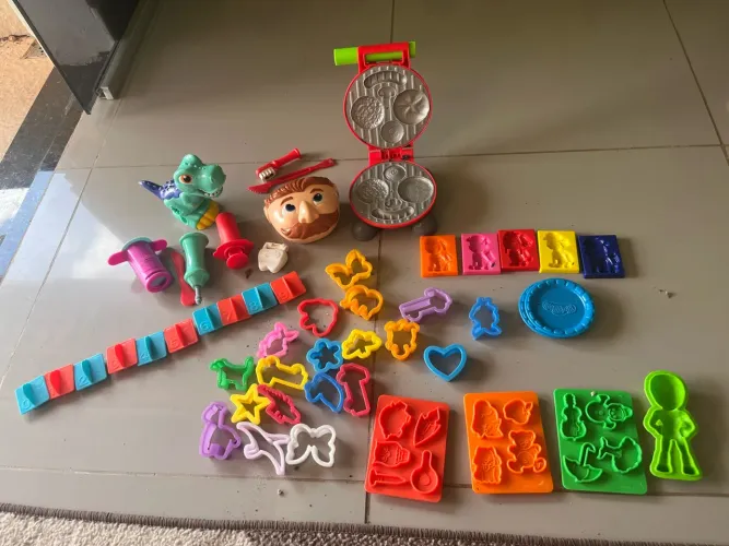 Vendo acessórios para brincar com massinha 