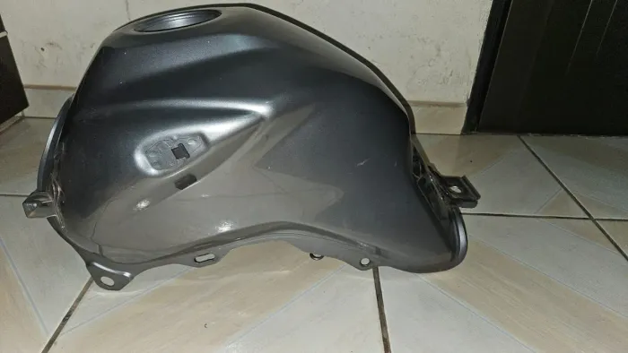 Vendo Tanque de moto Fan Cg 169 Modelo 2023 prata 