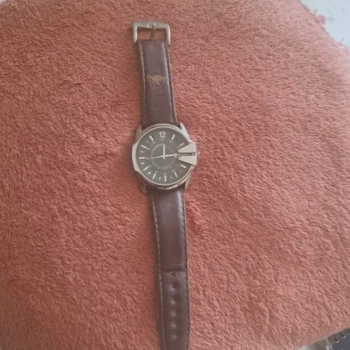 Relógio diesel original sem bateria e precisando trocar pulseira