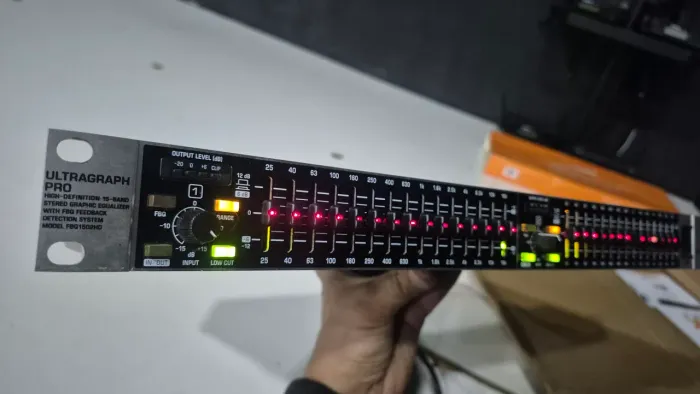 Equalizador behringer ultragraph 1502