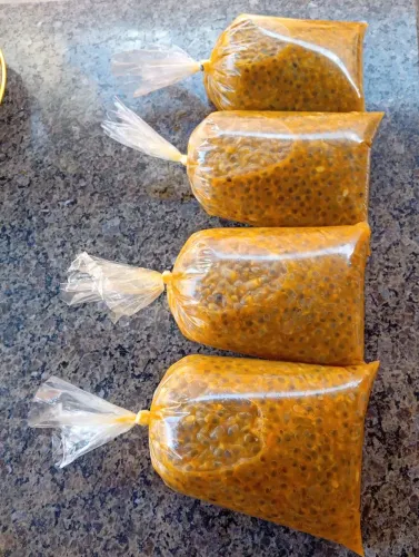 Polpa de frutas de maracujá com semente 25 reais o kg