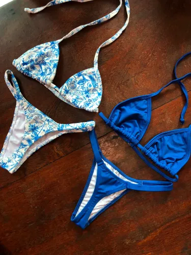 Biquíni de fita azul