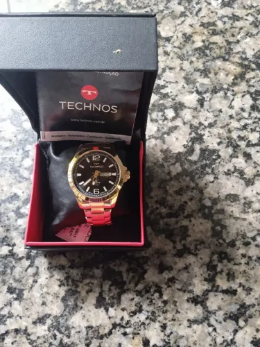 Vendo este relógio technos golf dourado novo