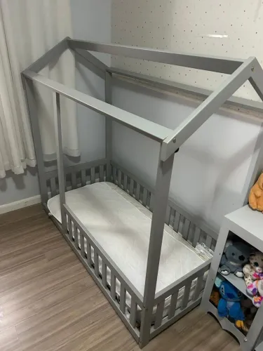 Cama infantil montessoriana