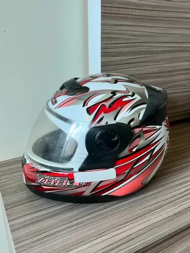 Capacete