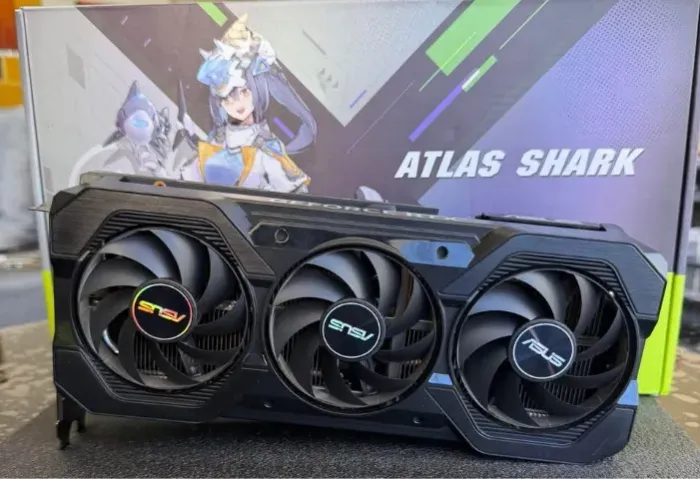 RTX 4060 8GB ASUS ATLAS SHARK - Impecável