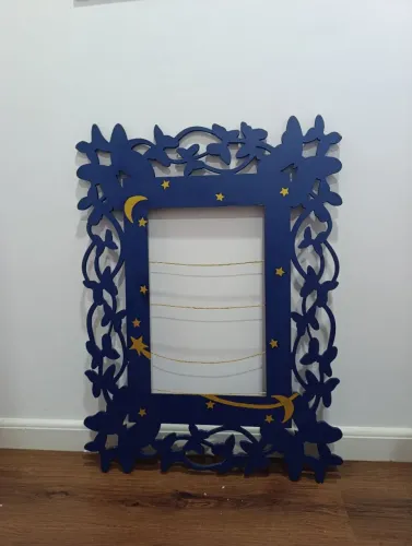 Linda moldura para espelho ou quadro