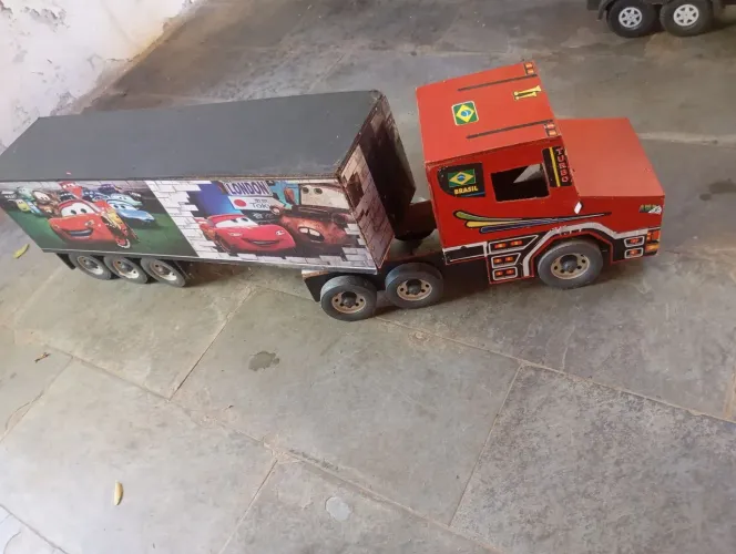 Caminhão truck em mdf relâmpago MC QUEEM 90 cm