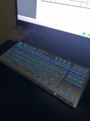 Teclado Mecanico Gamer Logitech G915 X LightSpeed TKL, RGB, Bluetooth, Switch Marrom