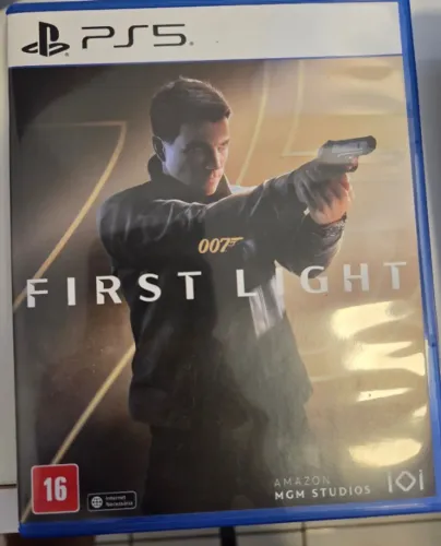 007 First Light (PS5) - (mídia física)