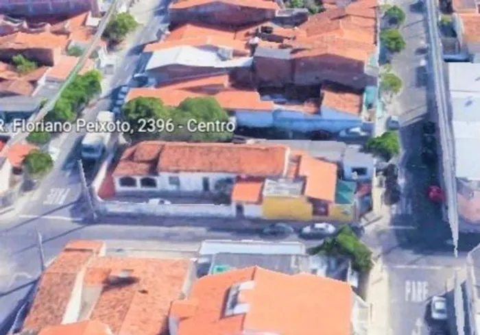 Casa com 3 frentes 1000m2 de terreno