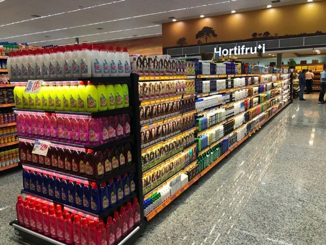 Gôndolas Pretas a Pronta Entrega