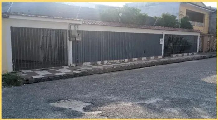 Casa na Marambaia com 6Q sendo 2 suítes e 3 vagas de garagem e em excelente estado