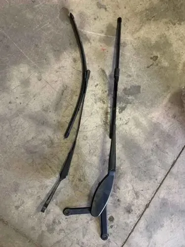 Braço Limpador De Para-brisa (par)  Mercedes Glc250