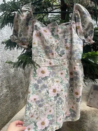 Vestido estampado Renner mangas bufantes.