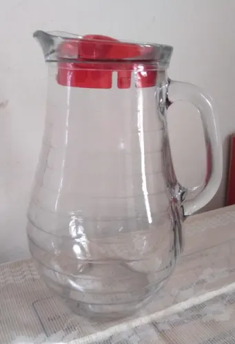 Jarra de mesa com tampa