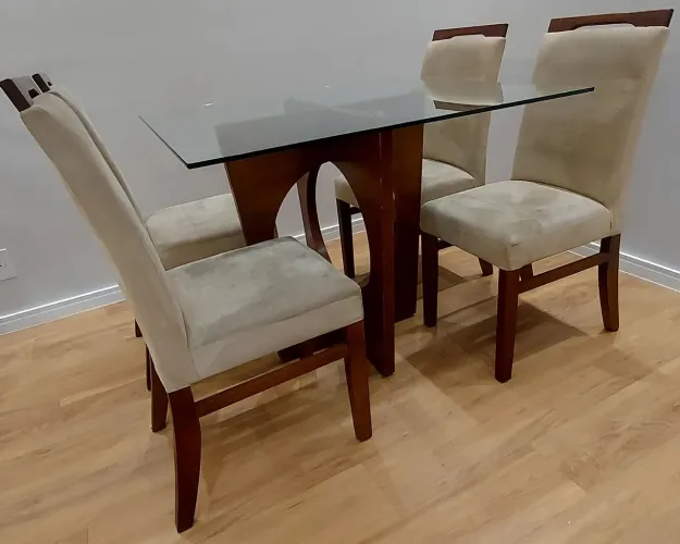 Mesa com 4 cadeiras tampo de vidro