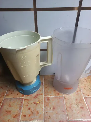 2 copos de liquidificador 1 walita 1 Arno 