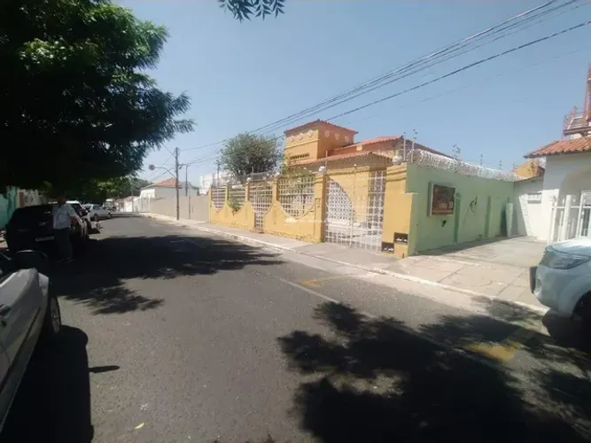 R. QUINTINO BOCAIUVA - BAIRRO: CENTRO