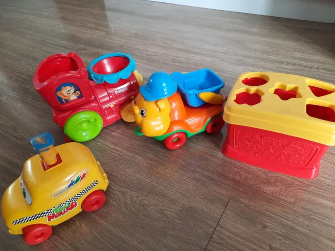 Brinquedos educativos para bebê - Trem, caminhão e encaixe