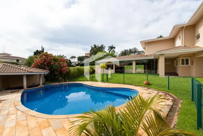 CASA À VENDA EM CONDOMÍNIO FECHADO NO GRAMADO, VALE DAS NASCENTES, COM 6 DORMITÓRIOS.