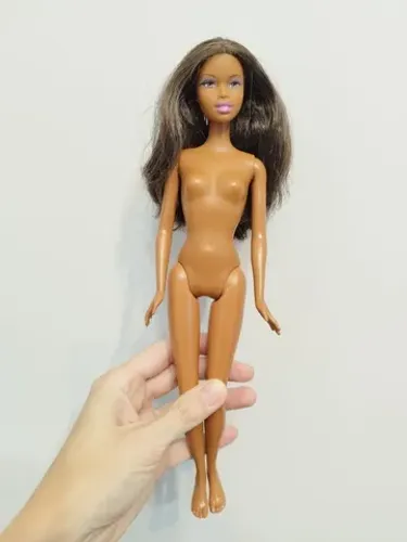 Boneca Barbie negra - Christie - com detalhe