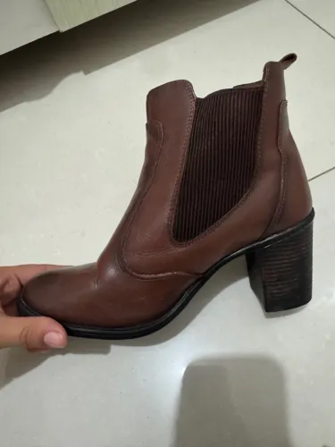 Bota marrom de couro