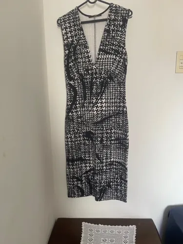 Vestido Preto e Branco Fórum