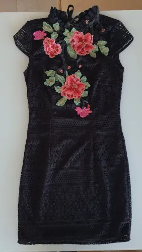 Vestido Preto Bordado Floral