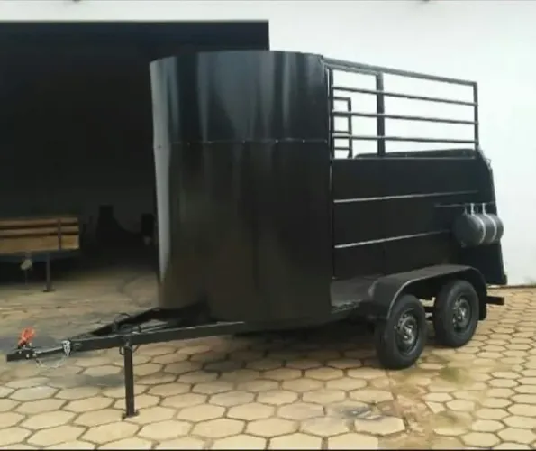 Trailer Reboque para transporte de cavalos