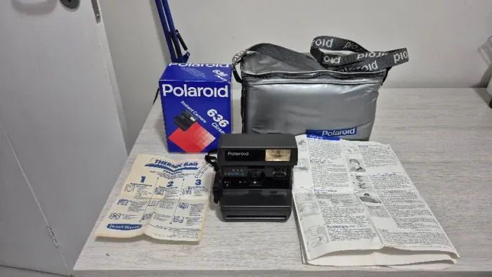 Câmera Polaroid 636 Closeup, NÃO TESTADA