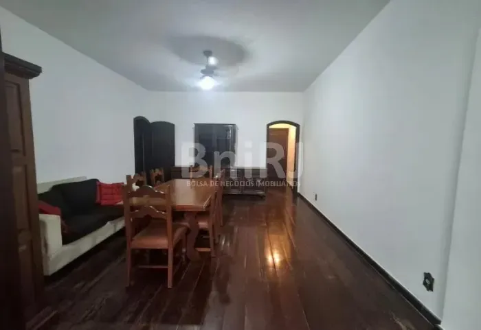 VENDO OU ALUGO SEM MOBÍLIA ÓTIMO APARTAMENTO COM 110m2, 3 QUARTOS, 1 SUITE, VAGA, DEPENDEN