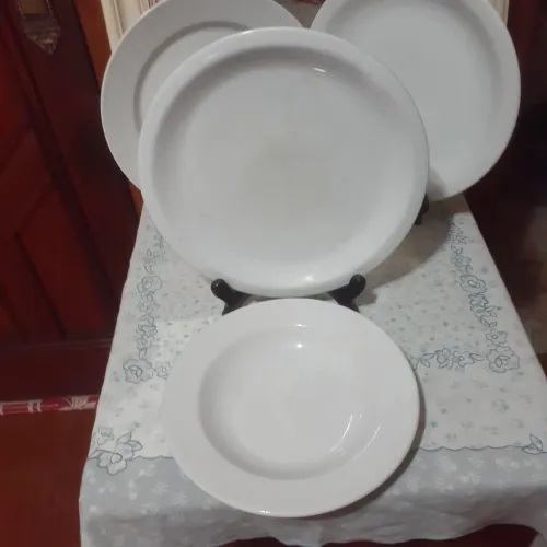 Jogo de Pratos Brancos 4 peças