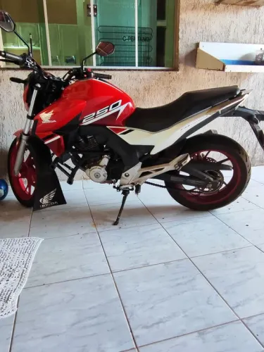 Honda CB 250 Twister 2021/2022- Impecável