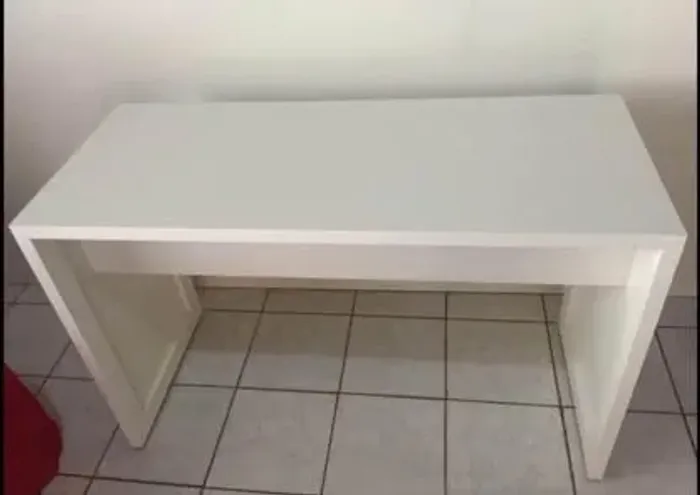 Escrivaninha branca de mdf