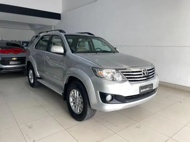 Toyota Hilux SW4 SR 4X2 2.7/ 2.7 Flex 16V Aut. 2013