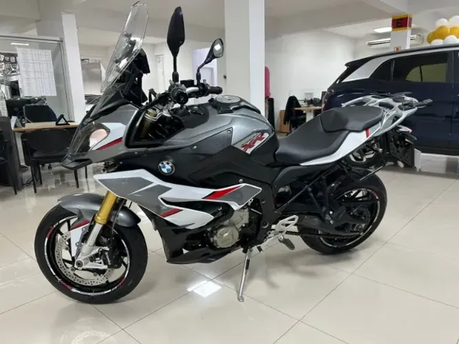 ? BMW S1000 XR 2017 - Potência, conforto e esportividade em uma só máquina!
