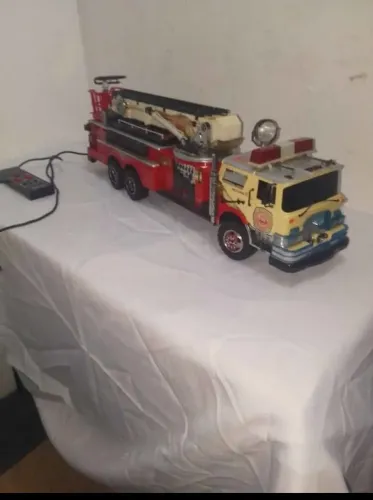 Lindo caminhão de Bombeiros anos 80 
