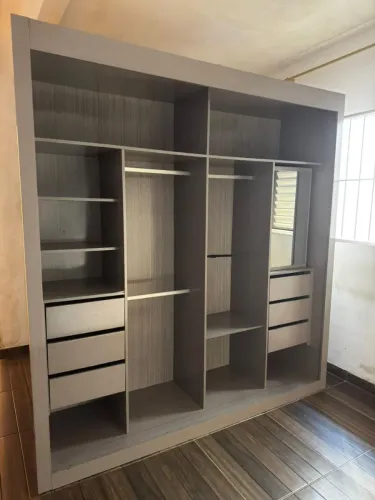 Guarda Roupa de casal - Altura: 2,20 x Largura: 2,10 x Profundidade: 0,56