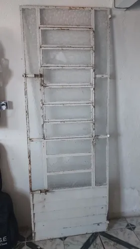 Porta de ferro com vidro