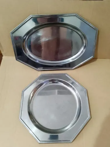 Duas travessas de inox