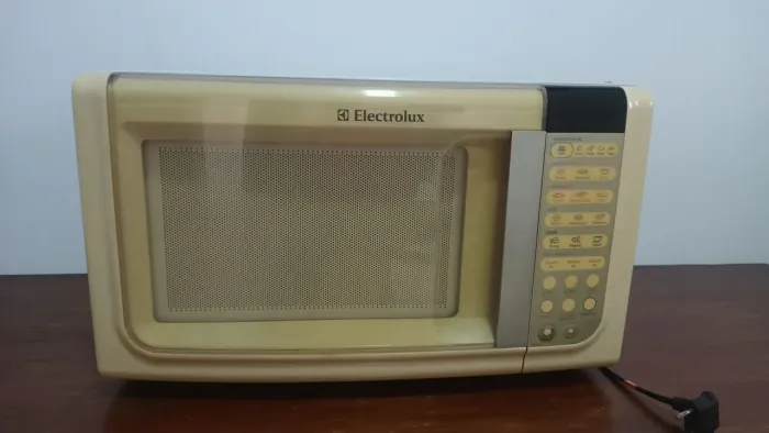 Micro-ondas Electrolux em bom estado.