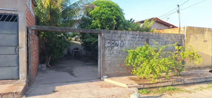 CASA COM TERRENO 10X20 COM 1 QUARTO SALA COZINHAR 1 BANHEIRO