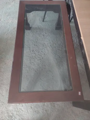Mesa de centro com tampo de vidro