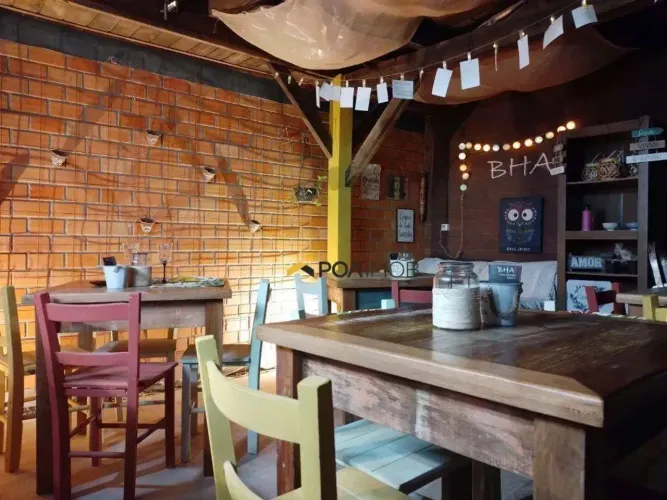 HOSPEDARIA COM APARTAMENTO + 03 SUÍTES E RESTAURANTE COM COZINHA COMPLETA NO CORAÇÃO DA PR