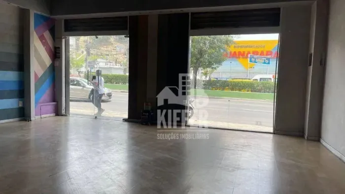 Loja 80 metros em frente ao Guanabara Niterói.