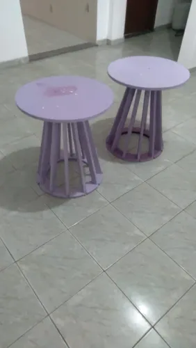 Mesinhas de canto decorativas lilás