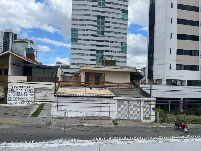 Casa com Potencial Comercial no Coração de Maurício de Nassau, Caruaru!