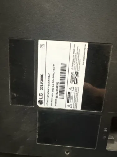 Tv LG 33LV300C  tela quebrada sem base sem controle 