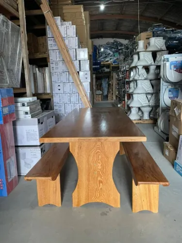 MESA DE ANGELIM ENVERNIZADA PRONTA PARA USO